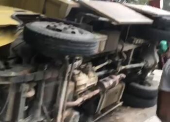 Pengendara Motor Matik tertindih Dump Truck di Area Gerbang Lapas