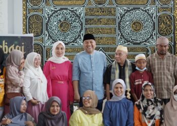 Aksan Jaya Putra Bersama Alumni SMANSA 97 Kendari Bagi Bantuan di Korumba