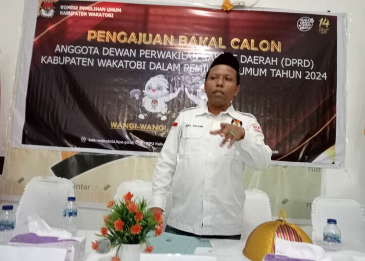 Ketua KPU Wakatobi Abdul Rajab. -foto: syaiful-