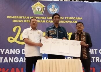 Kadin Berkolaborasi Dikbud Sultra Kembangkan Baju Sekolah Produk SMK