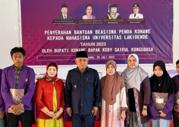 KSK Serahkan Bantuan Beasiswa Untuk Ratusan Mahasiswa Unilaki