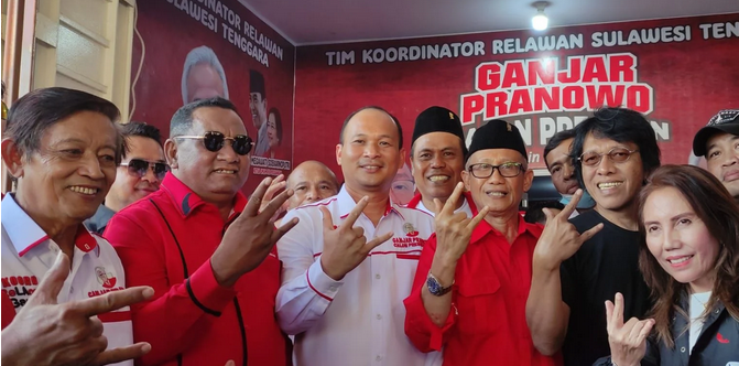 Adian Napitipulu Resmikan Posko Tim  Relawan  Capres Ganjar Pranowo
