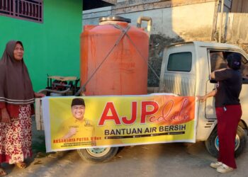 Aksan Jaya Putra Sumbang Air Bersih di Kelurahan Kemaraya