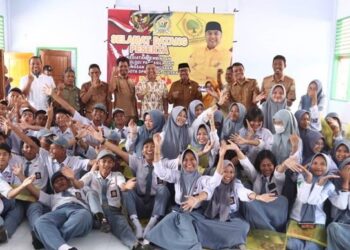 Sosialisasi Pembinaan Ideologi Pancasila dan Wawasan Kebangsaan, AJP Dikerumuni Pelajar SMA