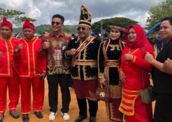 Mantan Pj Bupati Bombana Ir Burhanuddin Banyak Disalami Warga