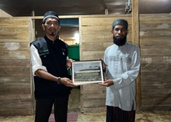 Komunitas SBM Serahkan Bantuan ke 21 Masjid  di Muna Barat