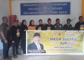 AJP Bersama Ormas MKGR Sultra Bantu Warga Korban Banjir 
