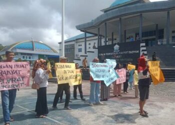 Tolak Lapak Dibongkar, Asosiasi Pedagang Tugu Religi MTQ Demo di DPRD Sultra