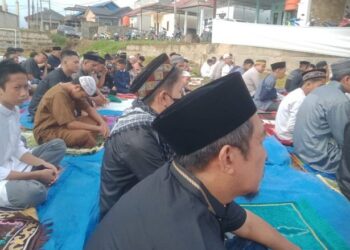 Warga BTN Permata Anawai Shalat Ied di Dua Tempat