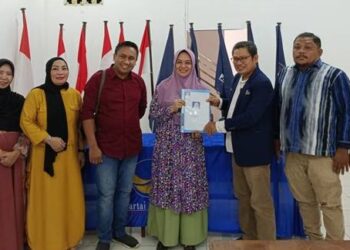 Wa Ode Nurhayati Kembalikan Formulir Pendaftaran di DPW Partai Nasdem