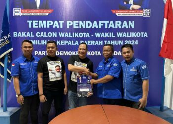 Yudhianto Mahardika dan Asmawa Tosepu Ambil Formulir Calon Walikota Kendari di Demokrat