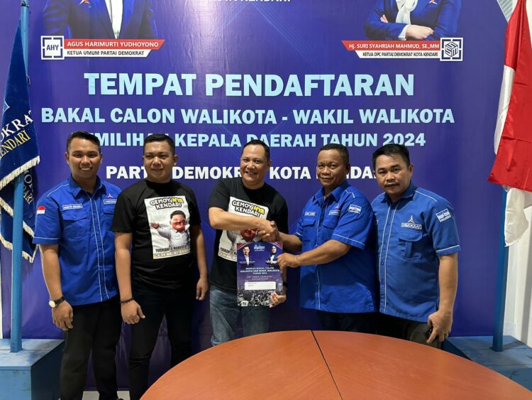 Yudhianto Mahardika dan Asmawa Tosepu Ambil Formulir Calon Walikota Kendari di Demokrat