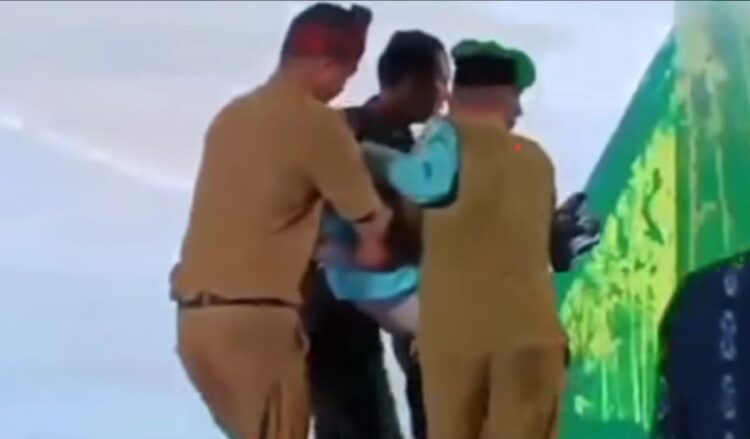 Bupati Wakatobi Pingsan Saat Pidato Dihadapan Perwakilan Negara Asia Tenggara