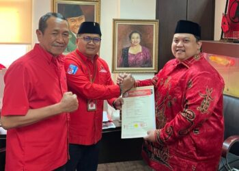 DPP PDI Perjuangan Serahkan Dukungan B1KWK Terhadap Pasangan Yudhi-Nirna