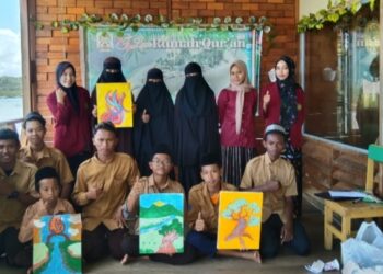 KKA FISIP UM Kendari Gelar Pelatihan Kaligrafi Kontemporer di Pondok Pesantren  Tapulaga