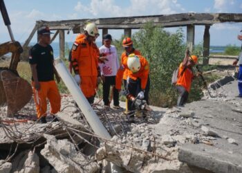 Pasar Wameo Roboh, 2 Korban Luka dan Sejumlah Kendaraan Rusak