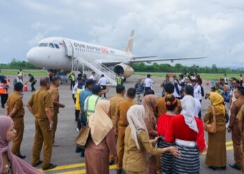 Pesawat  Airbus A320-200 Mendarat Mulus di Bandara Betoambari Baubau