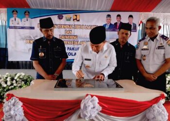 Gubernur Sultra Andi Sumangerukka Resmikan Terminal Lacaria di Lasusua